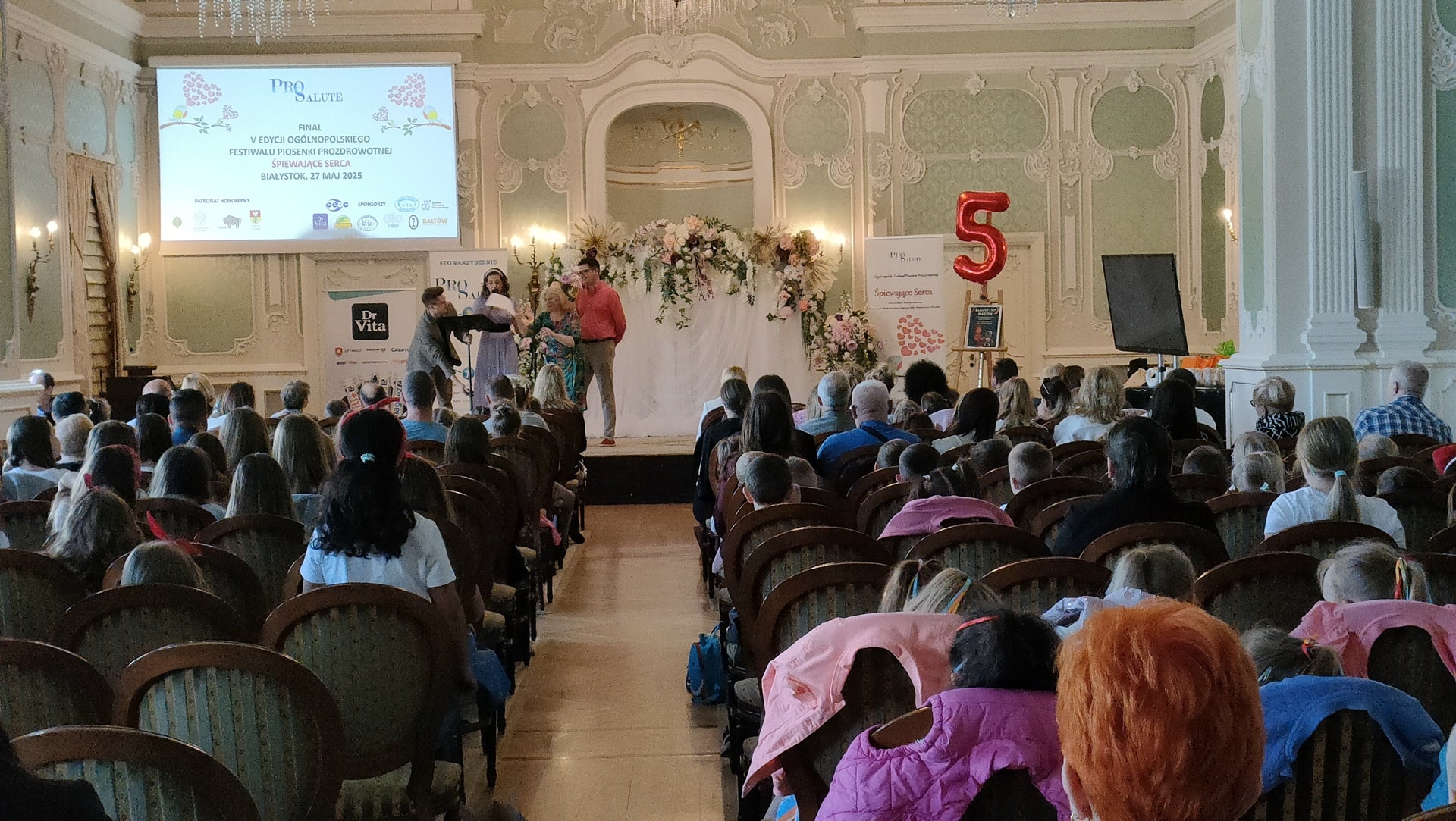 Ogólnopolski Festiwal Piosenki Prozdrowotnej "Śpiewające Serca". Ponad 170 dzieci w finale