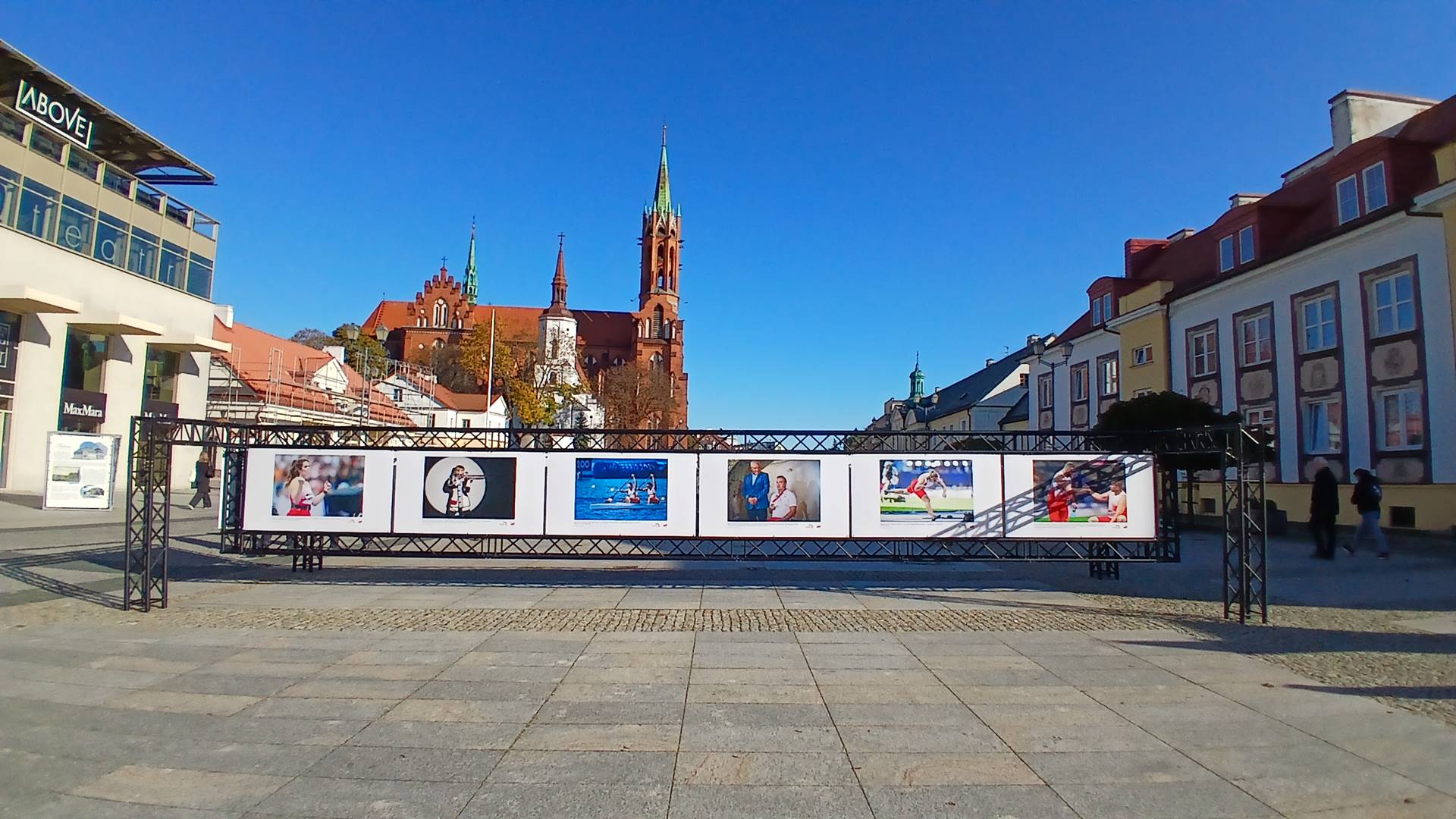 W centrum Białegostoku można oglądać wystawę fotograficzną poświęconą białostockim sportowcom