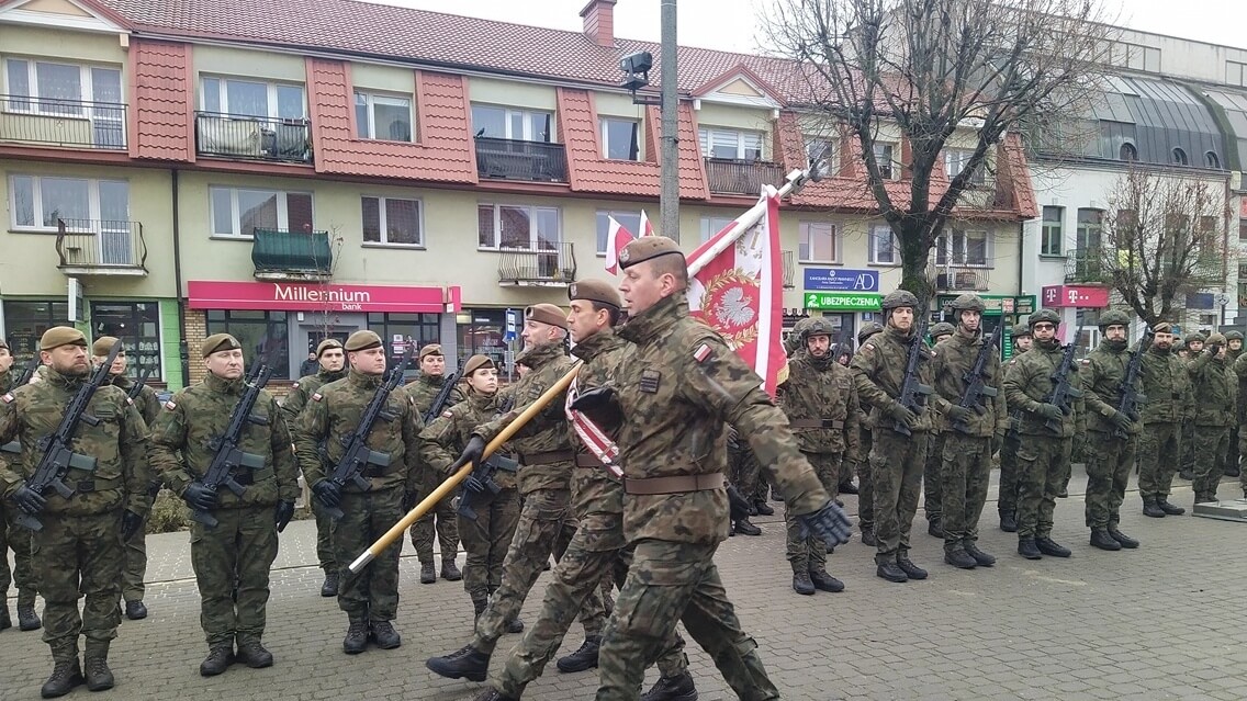 Rośnie liczba podlaskich terytorialsów - w Bielsku Podlaskim złożyło przysięgę stu ochotników [zdjęcia]