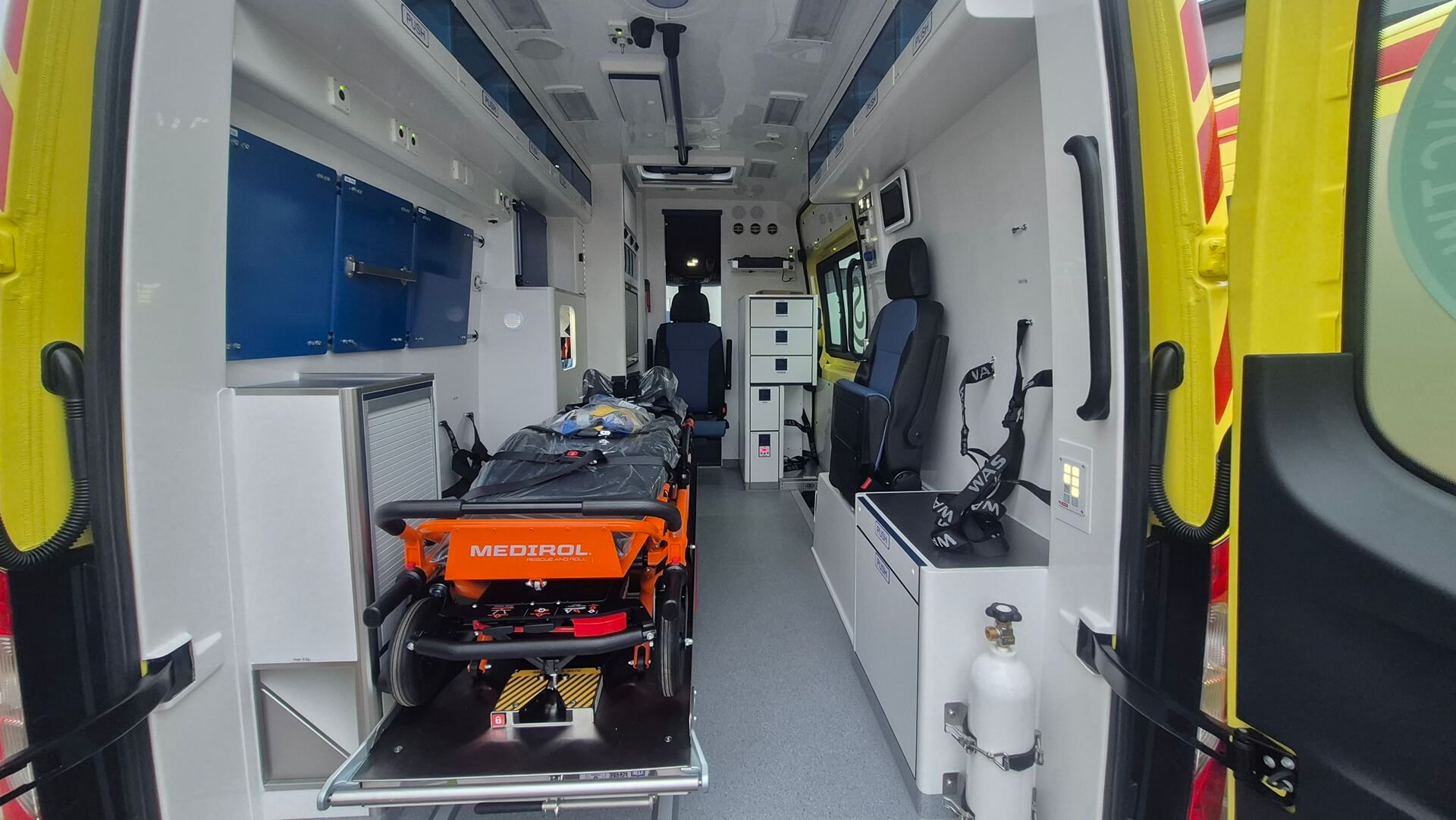 Trzy nowe ambulanse dla podlaskiego pogotowia