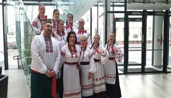 Uroczystość wręczenie odznaczeń, między innymi kierownikom zespołu "Ranok" w Bielskim Domu Kultury Foto: S. Sawczuk