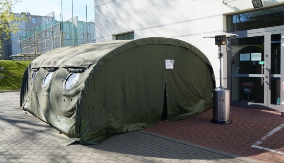 Mobilny punkt pobrań wymazów przy BCO, źródło fot.: BCO