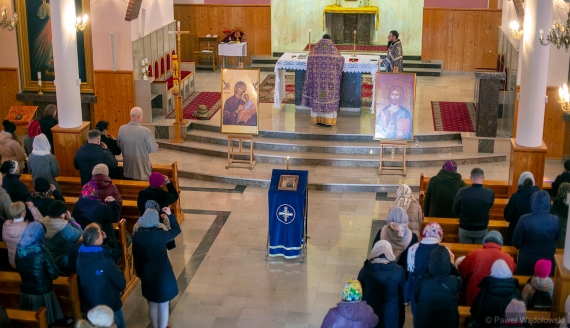W łomżyńskim kościele zorganizowano prawosławne nabożeństwo, 10.04.2022, fot. Paweł Wądołowski