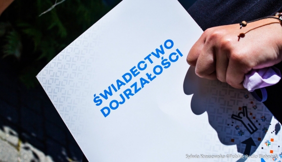 Wręczenie świadectw maturalnych w VI LO w Białymstoku, fot. Sylwia Krassowska