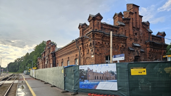 Dworzec kolejowy w Suwałkach przechodzi remont, źródło: PKP. S.A.