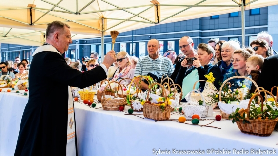 Święcenie pokarmów na Rynku Kościuszki w Białymstoku, fot. Sylwia Krassowska