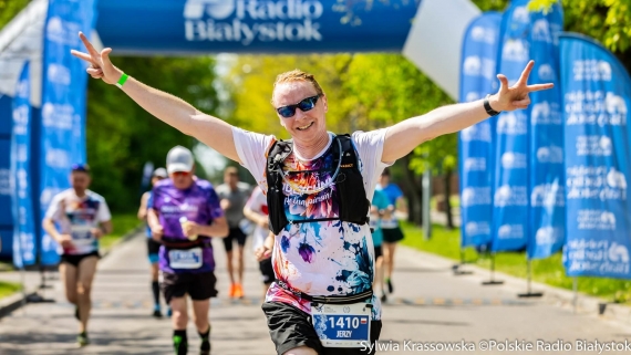 Radiowa strefa kibica na trasie 10. PKO Białystok Półmaratonu, fot. Sylwia Krassowska