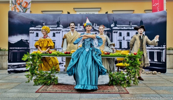 Spektakl "Hetmański Bal" przed białostockim Ratuszem, fot. Sylwia Krassowska
