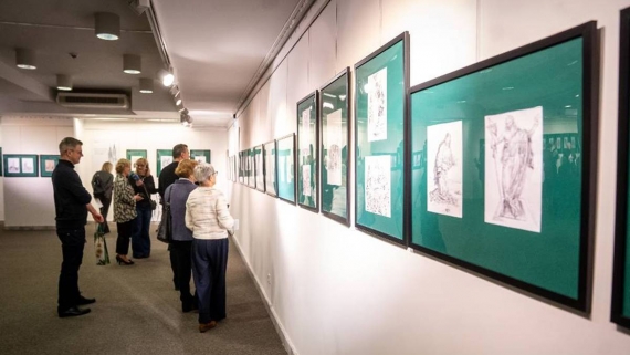 Wystawa rysunku Dymitra Grozdewa "Bóg się rodzi... Wśród ciszy świętości i ziemskiej uciechy" w Operze i Filharmonii Podlaskiej