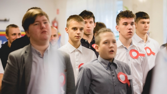 Akcja "Szkoła do hymnu" w Zespole Szkół w Czarnej Białostockiej, fot. Joanna Szubzda