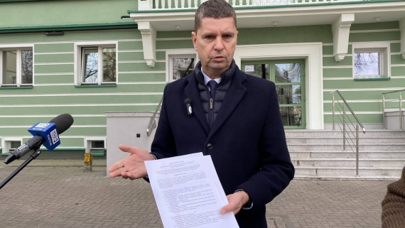 Dariusz Piontkowski zaniepokojony planami połączenia nadleśnictw w Puszczy Białowieskiej, 14.11.2025, fot. Aneta Łaski