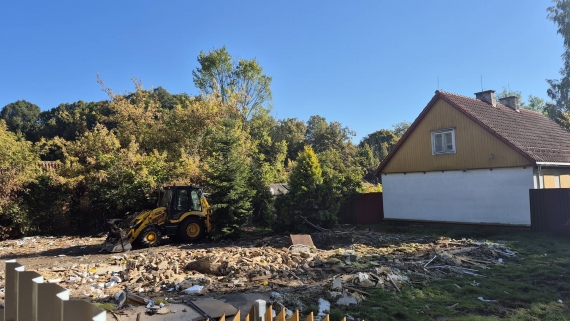 Rozbiórka drewnianych domów przy ul. Suchowolca w Białymstoku, 8.10.2025, fot. Ryszard Minko