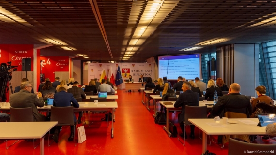 Białostoccy radni jednogłośnie skierowali projekt budżetu do drugiego czytania, 24.11.2025, fot. Miasto Białystok