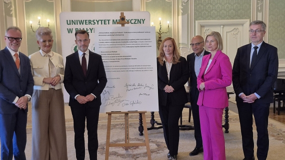 Władze i medycy podpisali deklarację na rzecz profilaktyki nowotworów ginekologicznych, 25.09.2025, fot. Grzegorz Pilat