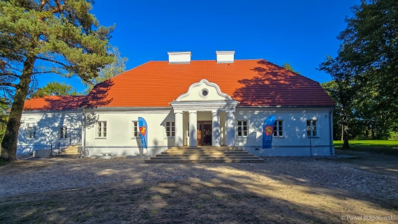 Dworek w Niećkowie koło Szczuczyna jest już zmodernizowany, 26.09.2025, fot. Paweł Wądołowski