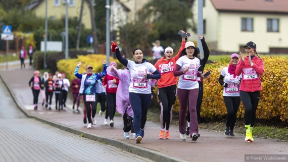Różowy bieg w Łomży, 18.10.2025, fot. Paweł Wądołowski