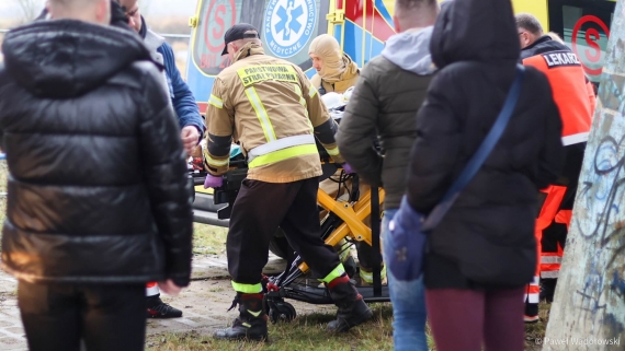 Akcja ratunkowa koło mostu Hubala w Łomży, 1.12.2025, fot. Paweł Wądołowski