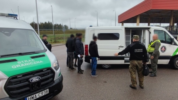 Somalijczycy zostali dowiezieni do granicy polsko-litewskiej przez kuriera, 13.10.2025, fot. Podlaski Oddział SG/X