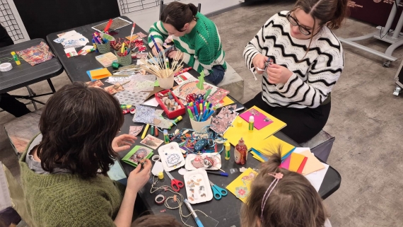 Świąteczne kartki trafią do żołnierzy z 16. Pomorskiej Dywizji Zmechanizowanej, 6.12.2025, fot. Ryszard Minko