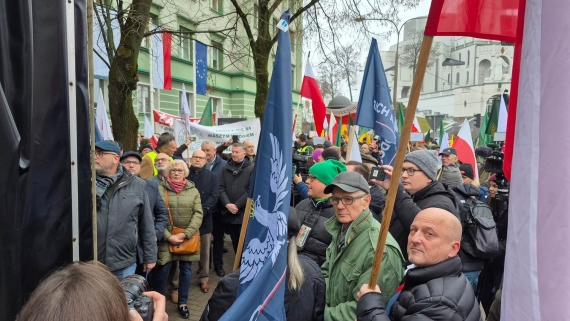 W proteście branży drzewnej uczestniczyło około tysiąca osób, 5.12.2025, fot. Ryszard Minko
