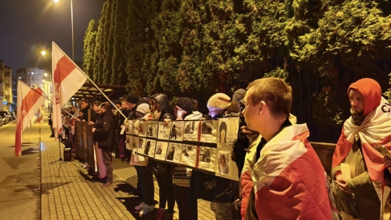 Akcja na Skwerze Wolnej Białorusi w Białymstoku upamiętniająca Ramana Bandarenkę, 12.11.2025, fot. Jarosław Iwaniuk