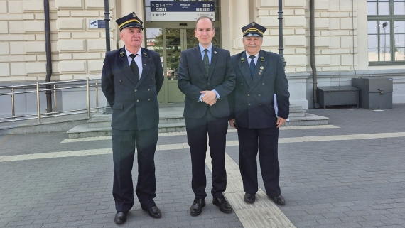 Poseł Adam Andruszkiewicz i związkowcy z Solidarności alarmują w sprawie PKP Cargo, 18.06.2025, fot. Renata Reda