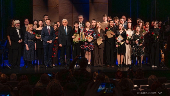 Gala finałowa Konkursu Recytatorskiego im. Adama Mickiewicza dla Polaków z Zagranicy Kresy”, źródło: Facebook/PUW/fot. Krzysztof Zdanuczyk