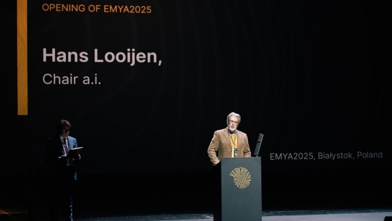 Przewodniczący Europejskiego Forum Muzealnego Hans Looijen podczas inauguracji konferencji EMYA2025, źródło: Facebook Muzeum Pamięci Sybiru/Krzysztof Karpiński