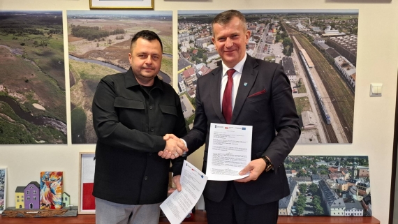 Podpisanie umowy dot. nowej strefy turystycznej w Uhowie, 20.11.2025, źródło: lapy.pl