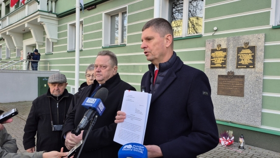 Konferencja prasowa posłów PiS przed budynkiem RDLP w Białymstoku, 12.11.2025, fot. Marcin Gliński
