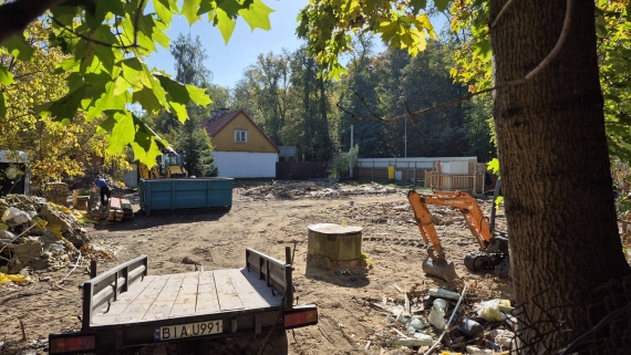 Rozbiórka drewnianych domów przy ul. Suchowolca w Białymstoku, 8.10.2025, fot. Ryszard Minko