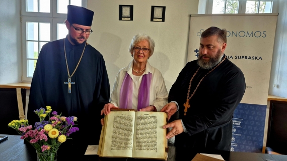 XVIII-wieczna księga wróciła do Supraśla, powiększyła zbiory biblioteki w Akademii Supraskiej, 12.09.2025, fot. Marta Nazarko