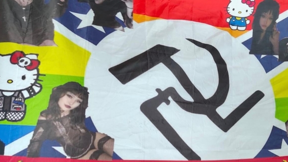 Taka flaga pojawiła się na jednym z masztów w Wysokiem Mazowieckiem, 10.09.2025, fot. KPP w Wysokiem Mazowieckiem