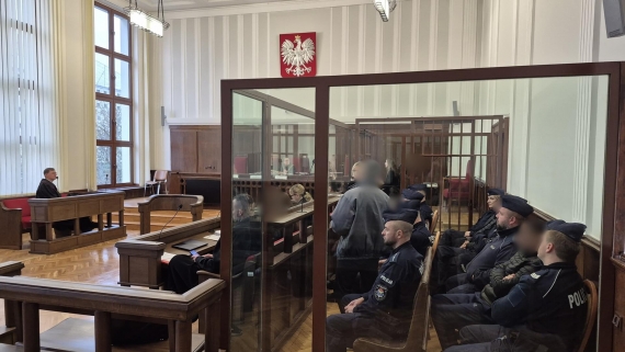 Przed białostockim sądem rozpoczął się proces Meksykanów oskarżonych o pracę na zlecenie kartelu narkotykowego Sina Loa, 19.11.2025, fot. Ryszard Minko