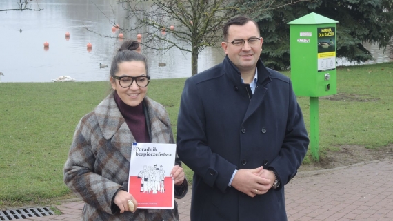 Min. Stefan Krajewski i posłanka Alicja Łepkowska-Gołaś mówili o wydatkach na zwiększenie bezpieczeństwa i na obronę cywilną w woj. podlaskim, 1.12.2025, fot. Adam Dąbrowski