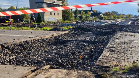 Przejazd kolejowy na Alei Piłsudskiego w Łomży zamknięty, fot. Paweł Wądołowski