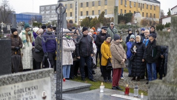 Spacer historyczny "Śladami pamięci" w Łomży zorganizowany przez Polskie Radio Białystok i Towarzystwo Przyjaciół Ziemi Łomżyńskiej, 9.11.2025, fot. Paweł Wądołowski