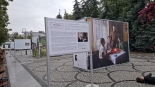 Wystawa, ukazująca sceny Obławy Augustowskiej stanęła w centrum Augustowa, fot. Marta Sołtys